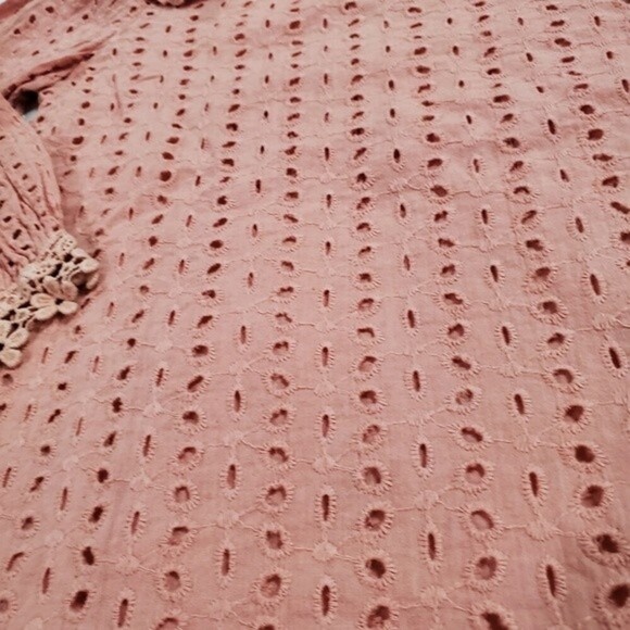 Entro Peach Eyelet and Ruffled Blouse - Sz small - Picture 2 of 9